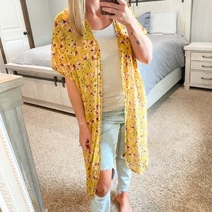 Midnight Sky Long Length Short Sleeve Yellow Floral Kimono Women’s Size Medium